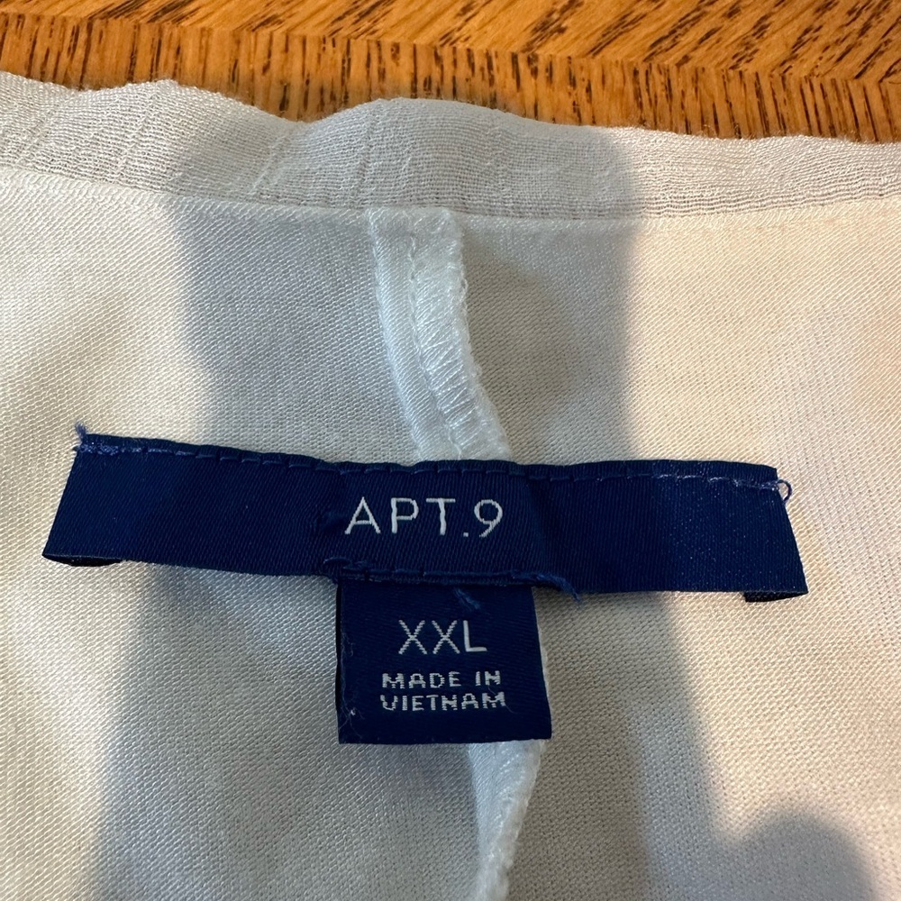 Top - Picture 4 of 4